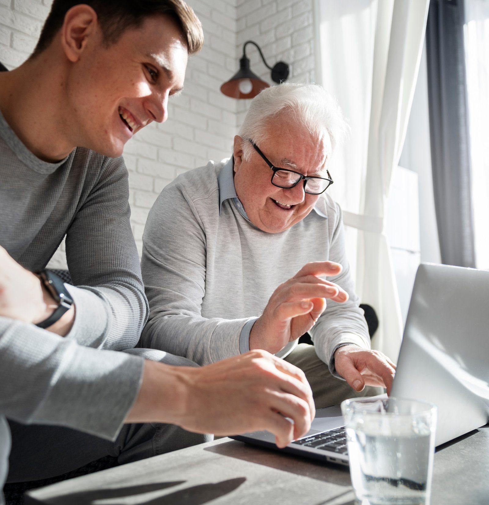 grand parent learning use digital divice 1